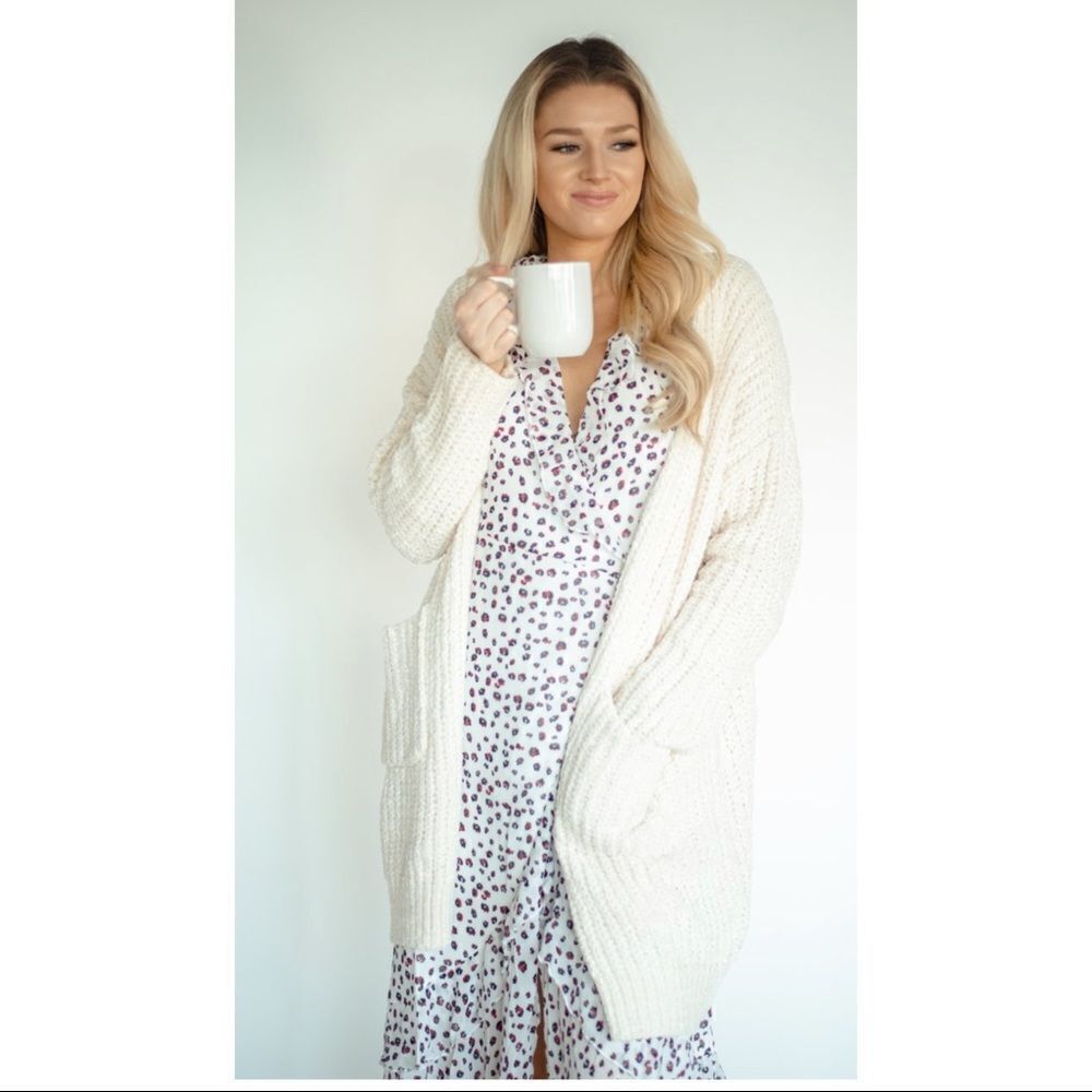 ✨ LOREN WRAP DRESS✨ - Picture 4 of 6
